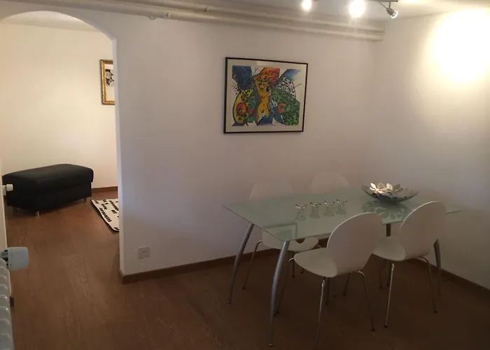 In Platz, Wef, Nahe Kongresszentrum *